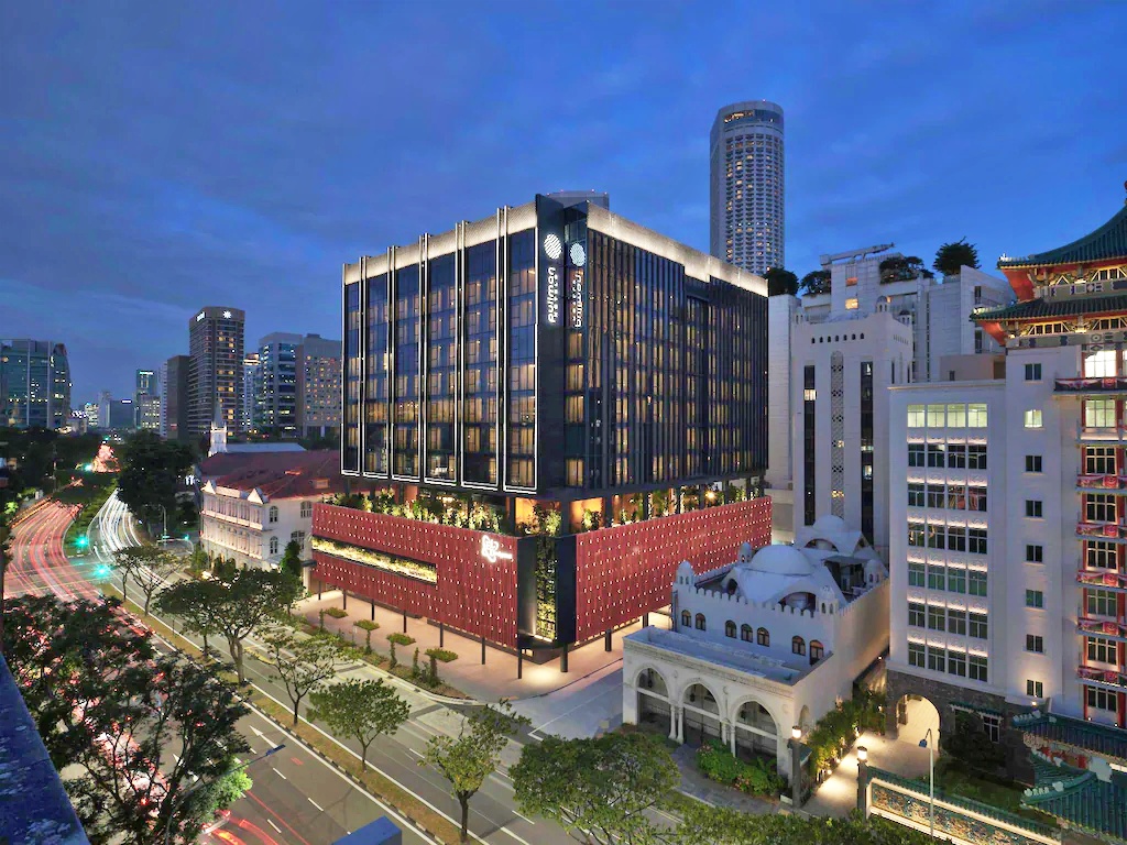 プルマン シンガポール ヒル ストリートの夜の外観と周辺の街並み